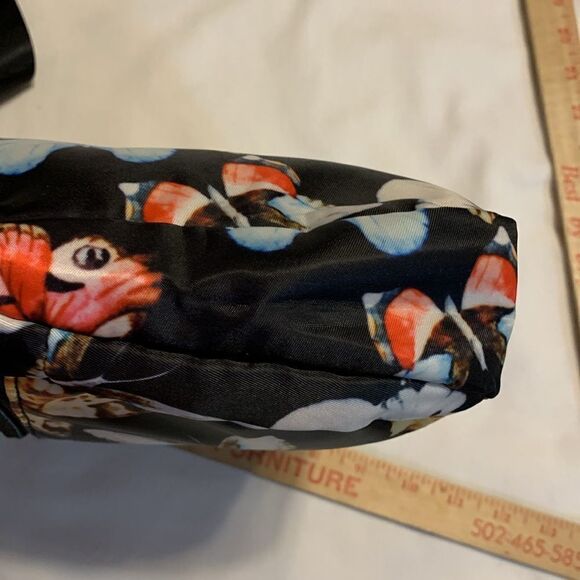 Soyater multi zipper compartment crossbody novelty nylon bag w/butterfly detail. - Picture 10 of 12